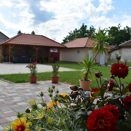 Farmerland Abadszalok Exterior photo